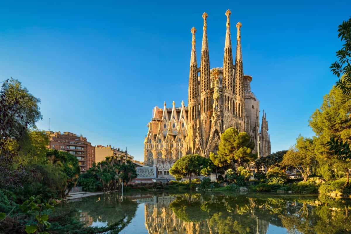 Essential Guide To Visiting The Sagrada Fam lia Tower In Barcelona 